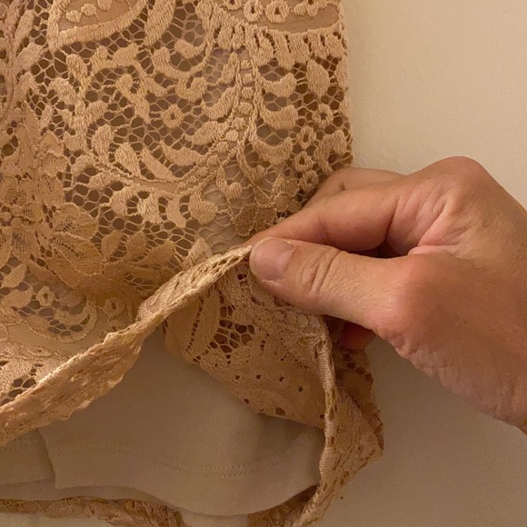 😊FREE😊W/ $35 Purchase - THE LOFT pink tank w/ a keyhole opening on the back - Picture 6 of 9